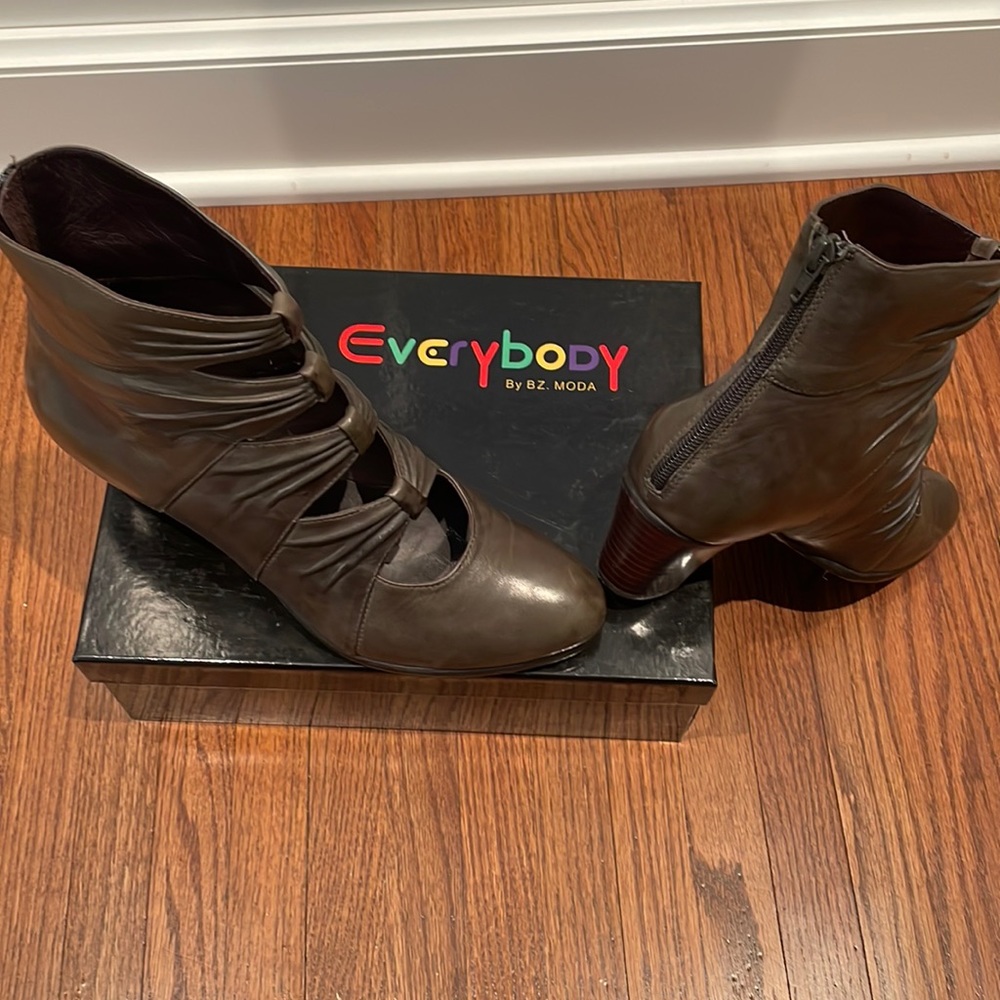 Everybody Green heel